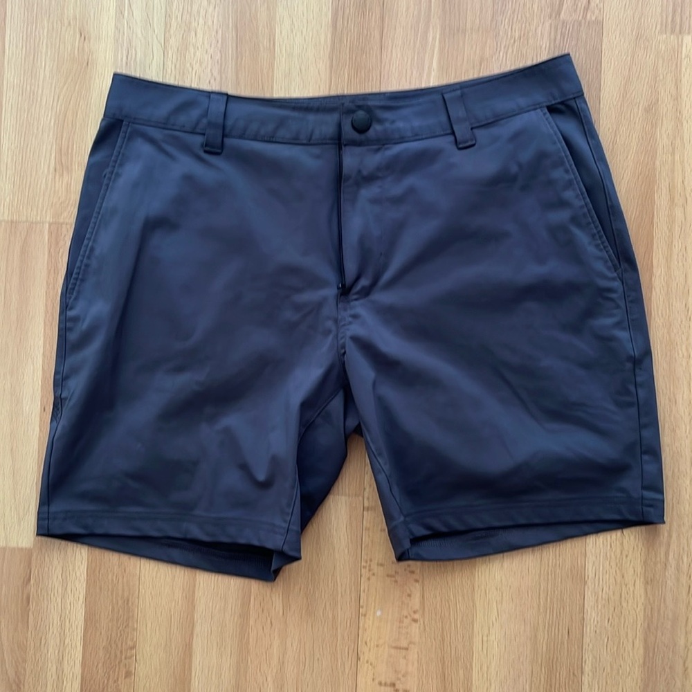 Men’s Dark Grey Rhone Commuter Shorts 32” W 7” Inseam